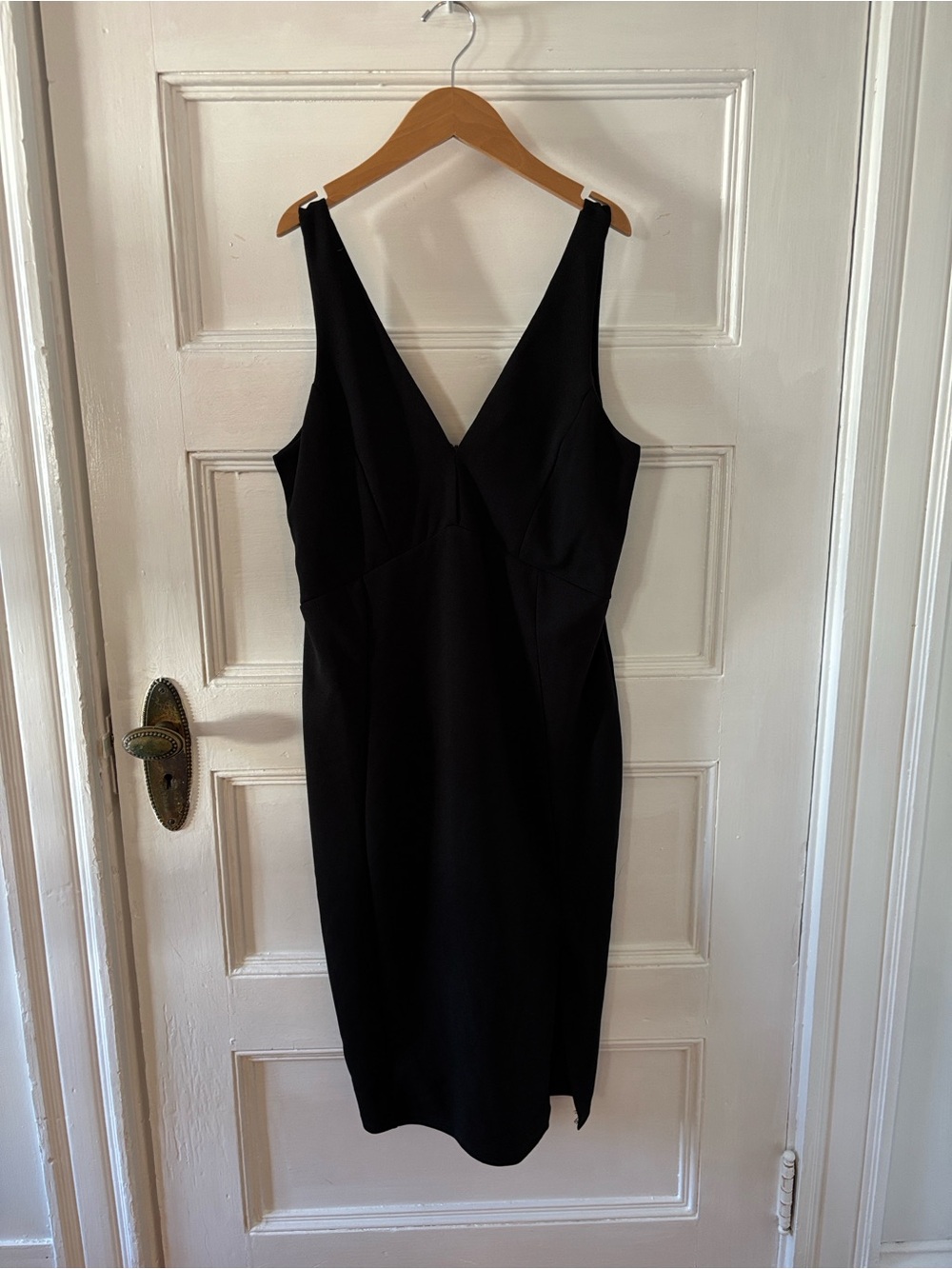 Lulu’s iconic moment black bodycon midi dress
